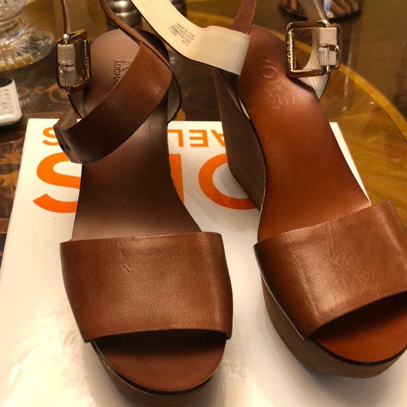 New with tags, MichaelKors wedge sandal i - Picture 1 of 9